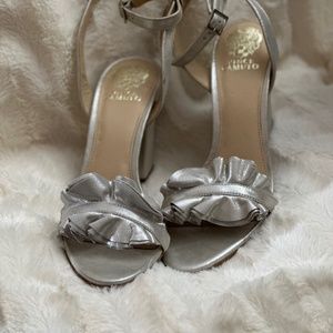 Size 10 Vince Camuto Vintage chunky heel sandal.